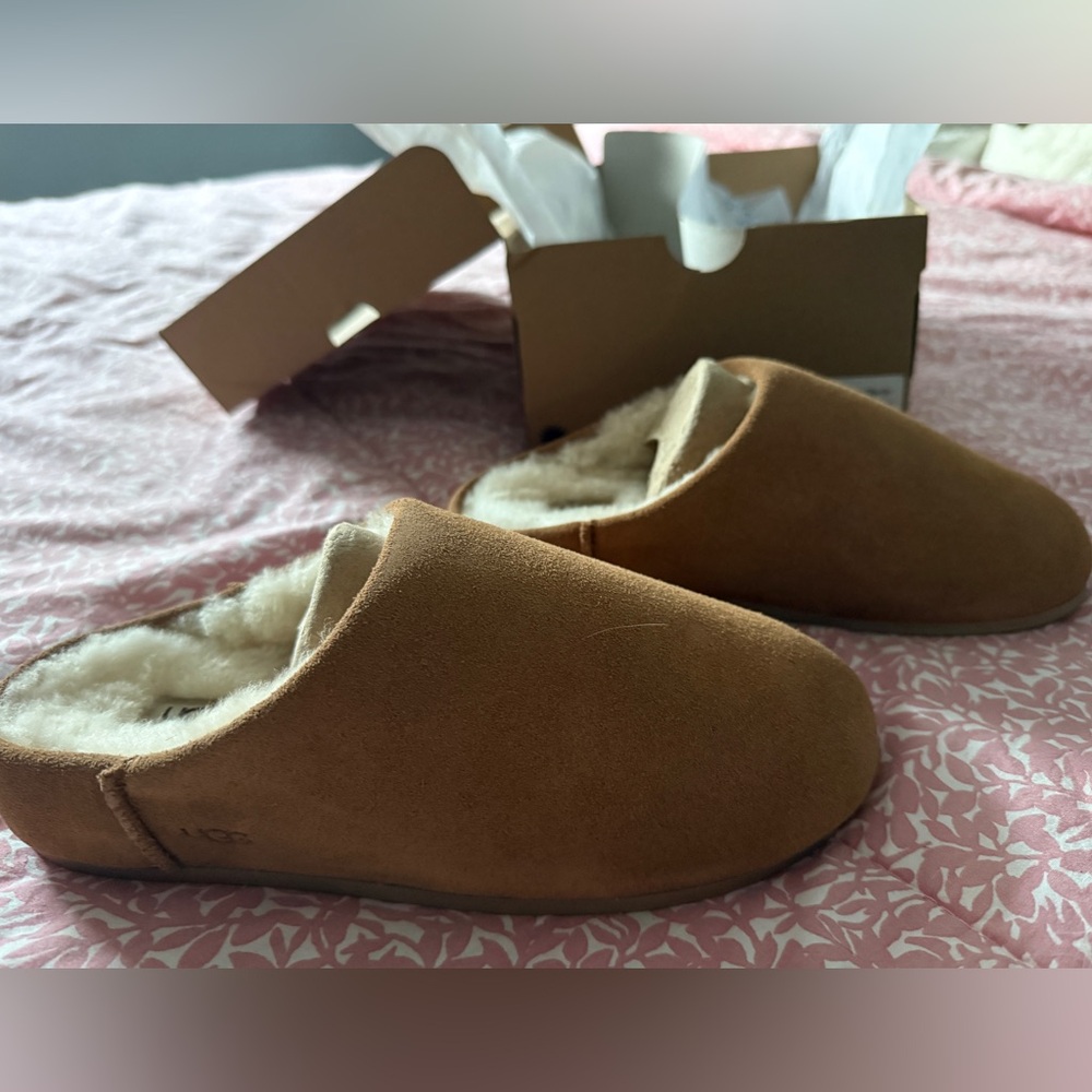 NIB Chestnut UGG Elea slip-ons!